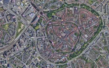 Google Maps satellietbeeld van de binnenstad van Amersfoort vol bedrijfsvermeldingen, de data die de scraper verzamelt
